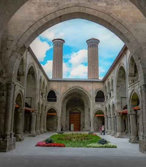cifte minareli medrese erzurum